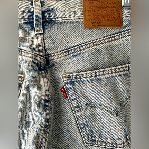 Levi’s Premium 501 ‘90s Women’s High Rise StraightLeg Jeans Button Fly LightWash - Picture 5 of 13